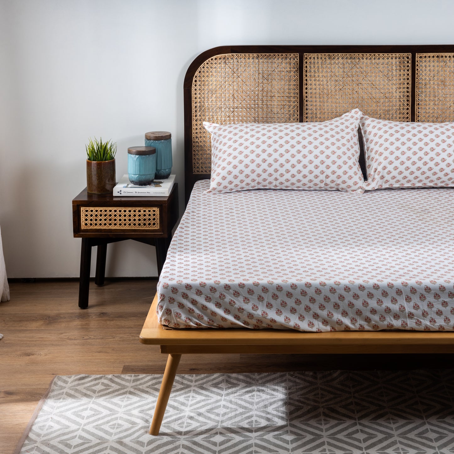 100% Cotton Bedsheet  King Size , Fitted Bedsheet (1B + 2P)