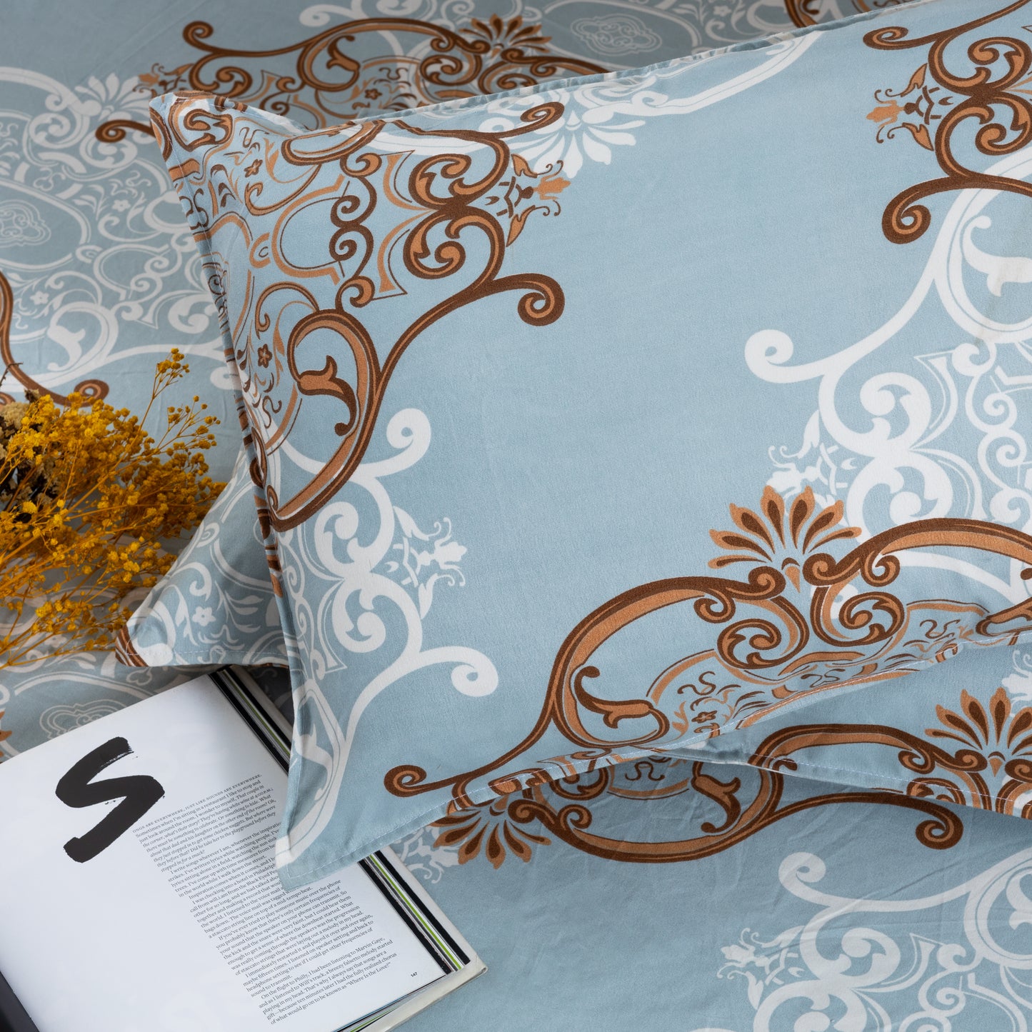 Bedsheet100% Cotton Bedsheet  King Size , Fitted Bedsheet (1B + 2P)