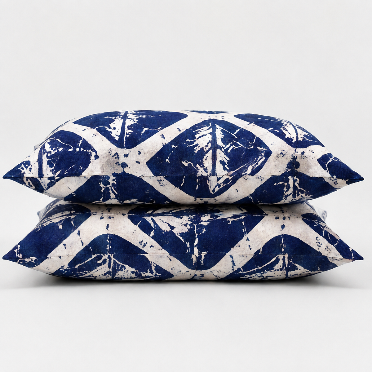 Indigo Waves Feels like Glace Cotton Bedsheet – King Size, Blue Geometric Print, Fitted Bedsheet (1B + 2P)